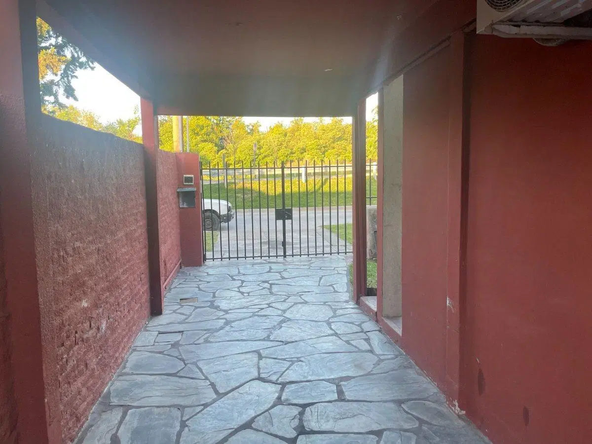 VENTA 2 CASAS EN UN LOTE OPORTUNIDAD! HURLINGHAM. 5