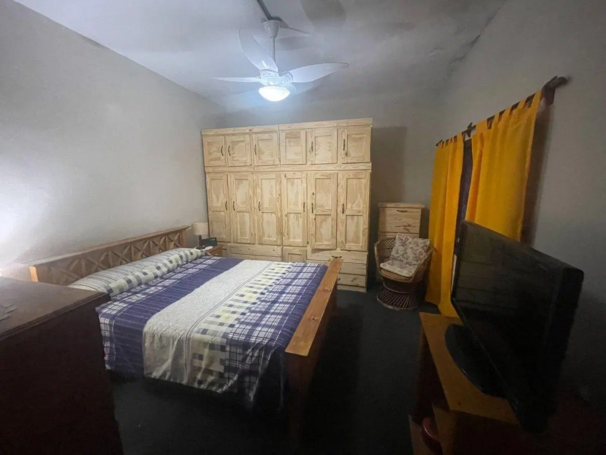 VENTA 2 CASAS EN UN LOTE OPORTUNIDAD! HURLINGHAM. 3