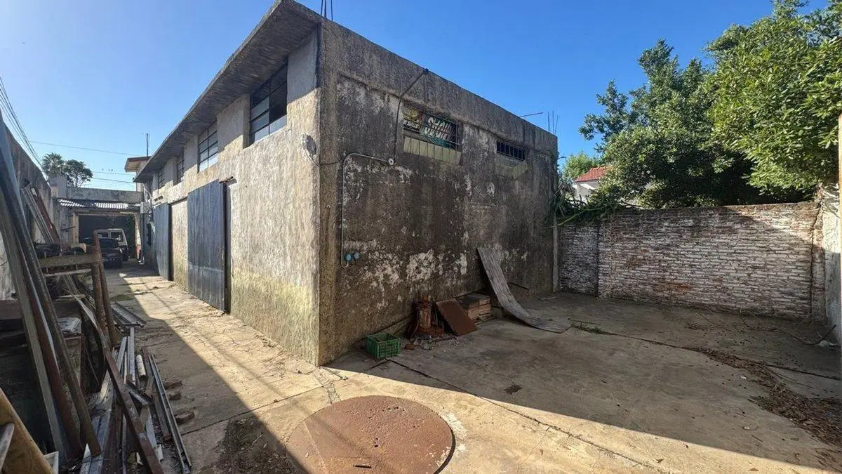VENTA GALPÓN DE LOSA 126m2  CON CASA SAN MARTÍN 5