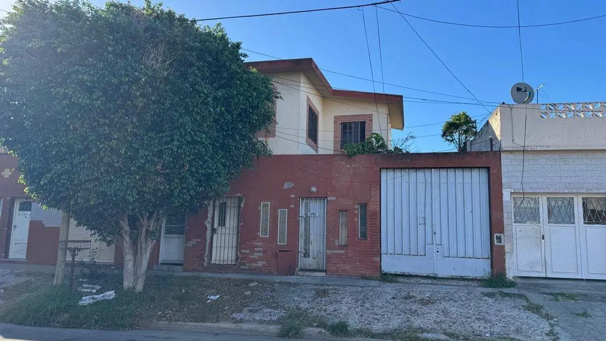 VENTA GALPÓN DE LOSA 126m2  CON CASA SAN MARTÍN 3