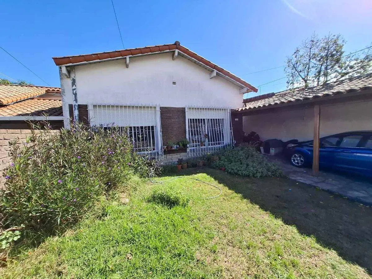 VENTA CASA 4 AMBIENTES CASTELAR COCHERA 3