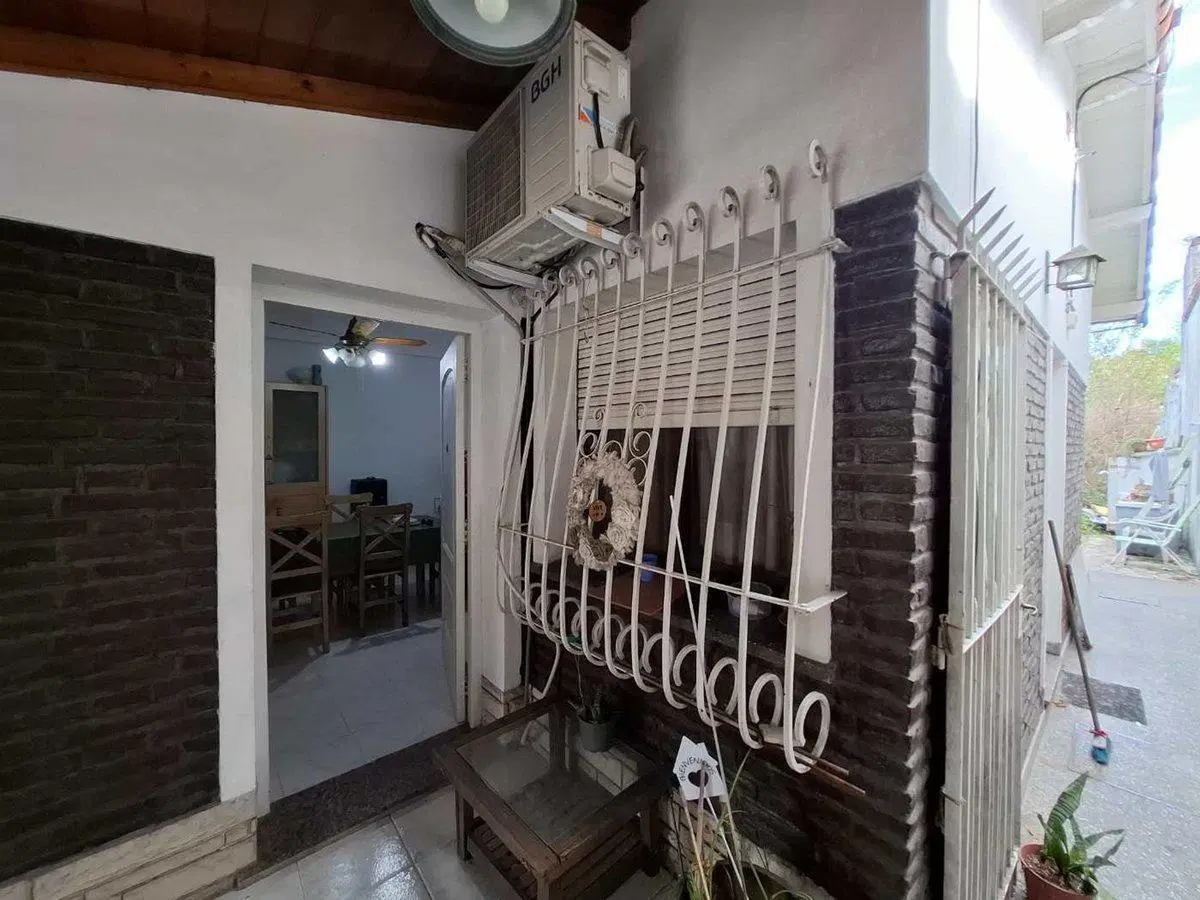 VENTA CASA 4 AMBIENTES CASTELAR COCHERA 4