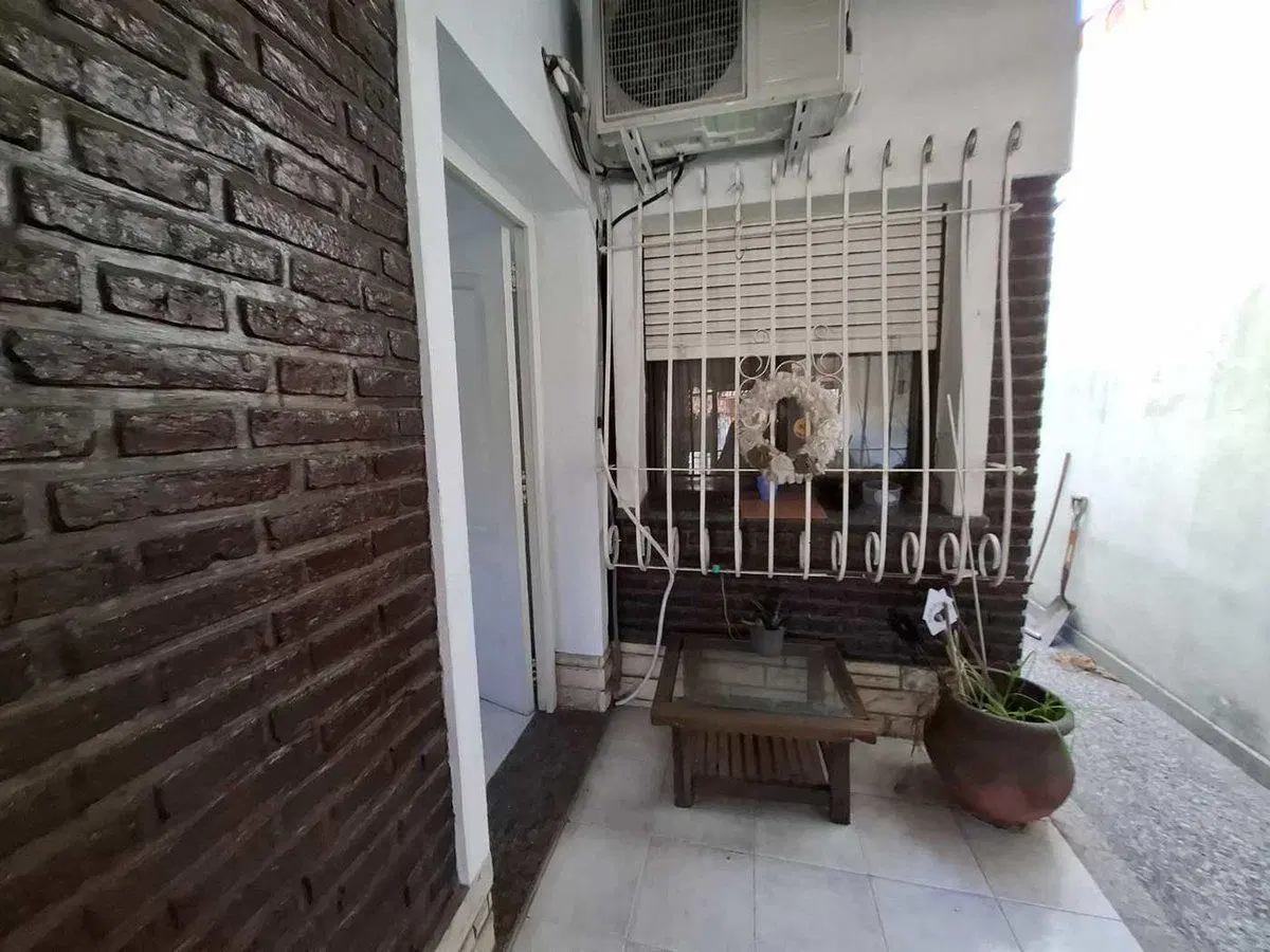 VENTA CASA 4 AMBIENTES CASTELAR COCHERA 5