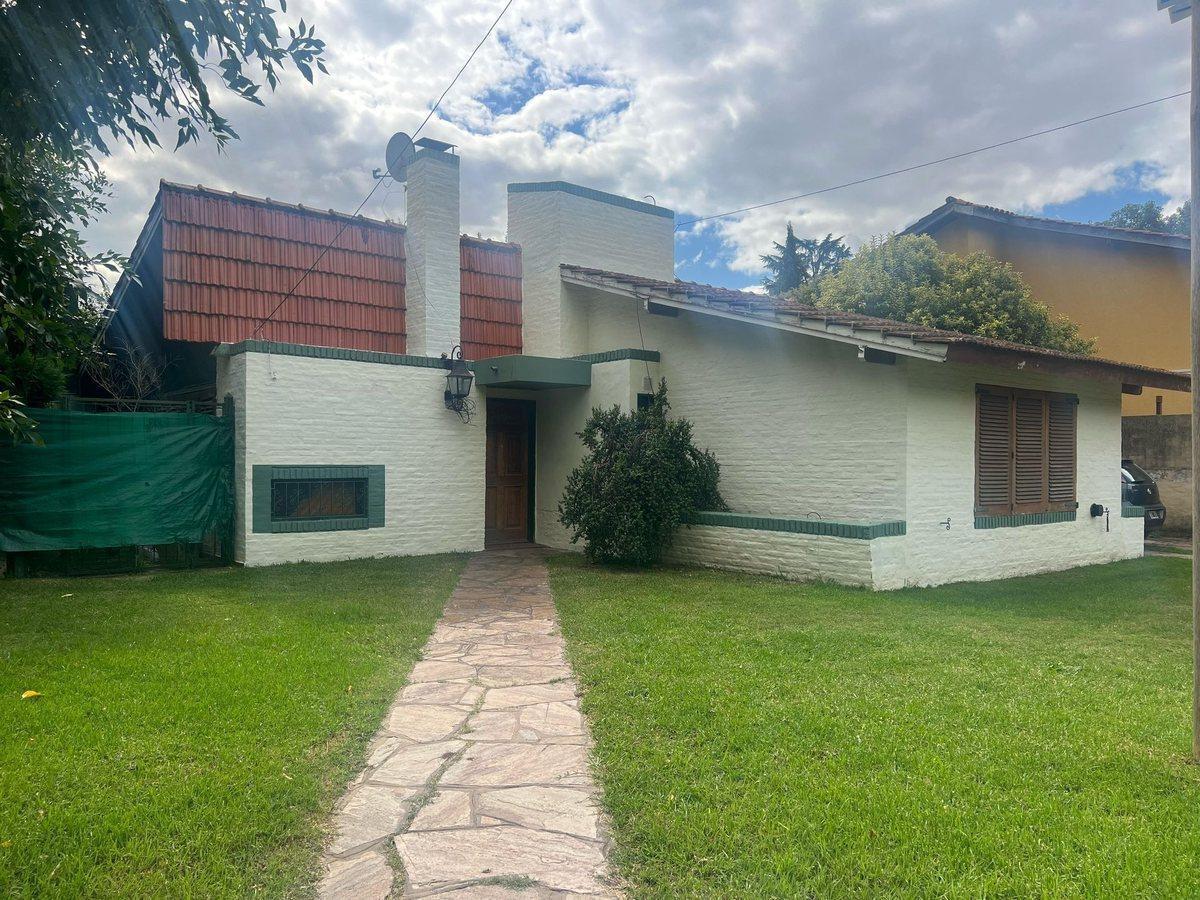 VENTA CASA DE VICENZO CHICO 3 AMB A.CRED PILAR