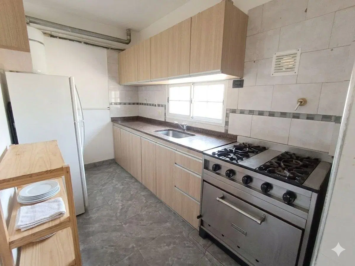 VENTA CASA 4 AMB + 2 LOCALES MORON 2