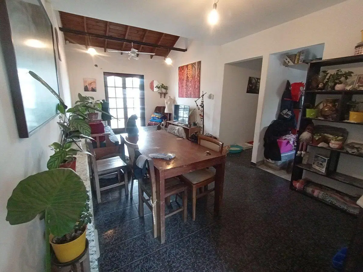 VENTA CASA 4 AMB + 2 LOCALES MORON 4