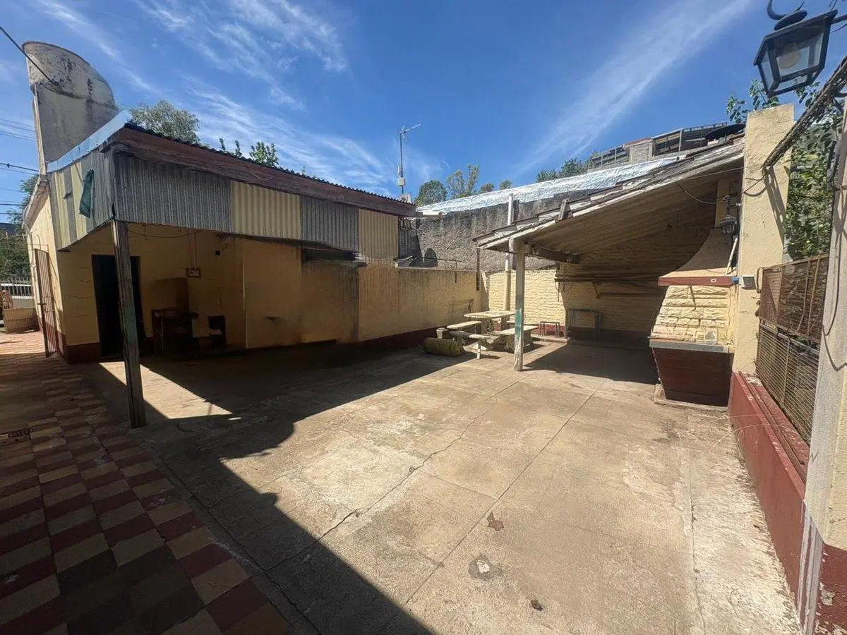 VENTA CASA CON LOCALES Y DEPTO EN SAN MIGUEL 4