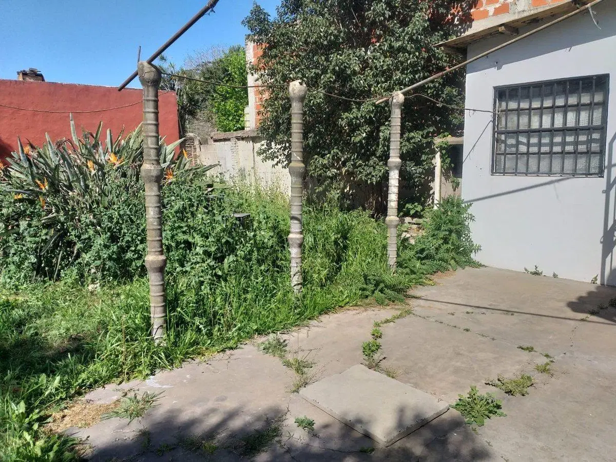VENTA TERRENO Y CASA 3AMB A RECICLAR GRAND BOURG 3