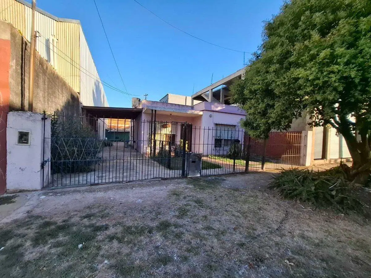 VENTA CASA 3 AMBIENTES COCHERA MAS DEPARTAMENTO 5