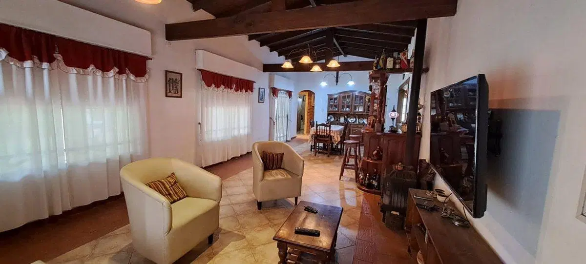 VENTA CASA 4 AMB C/PISCINA Y QUINCHO PASO DEL REY 2