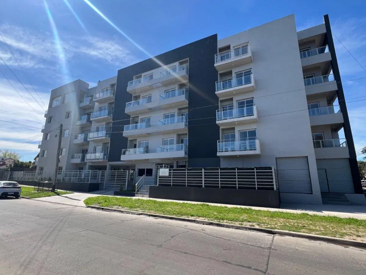 DEPARTAMENTO 2 AMBIENTES EN VENTA MORENO CENTRO 5