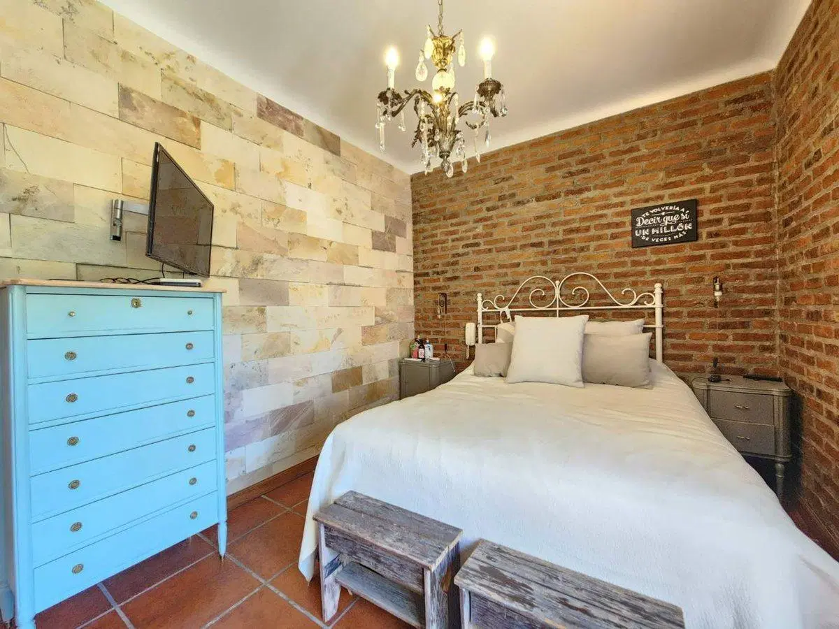 VENTA CASA, 6 AMBIENTES, HAEDO, JARDIN Y PILETA. 5