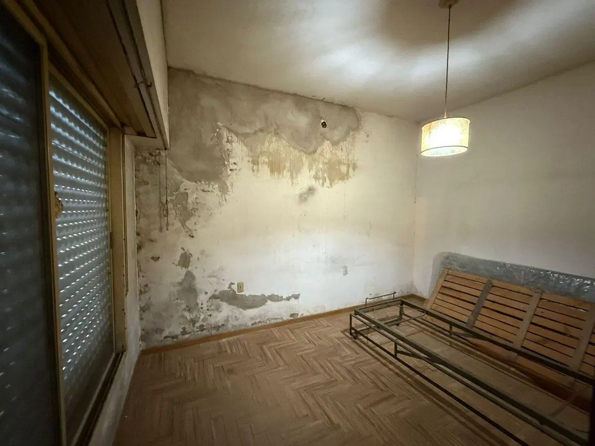 VENTA CASA TERRENO 3 AMB EN CASEROS A REFACCIONAR 5