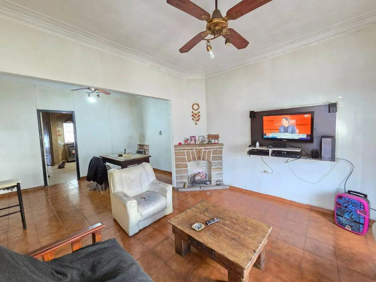 Venta PH tipo casa 3 Ambientes San Justo con renta 8
