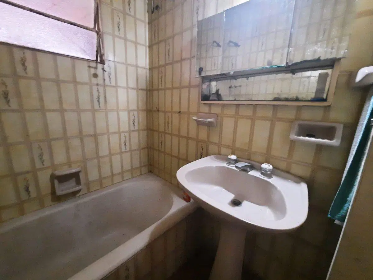 VENTA CASA 4 AMBIENTES HURLINGHAM A RECICLAR 4