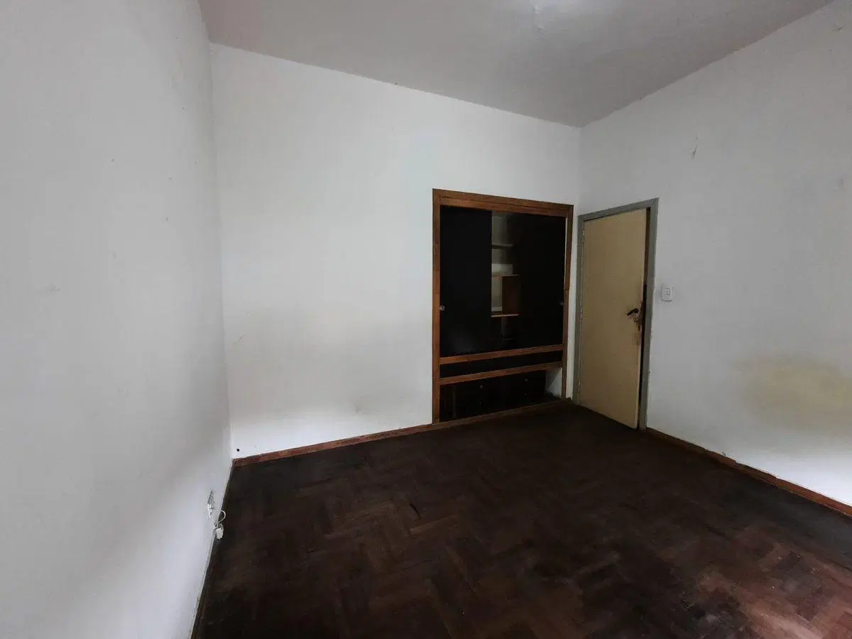 VENTA CASA 4 AMBIENTES HURLINGHAM A RECICLAR 2