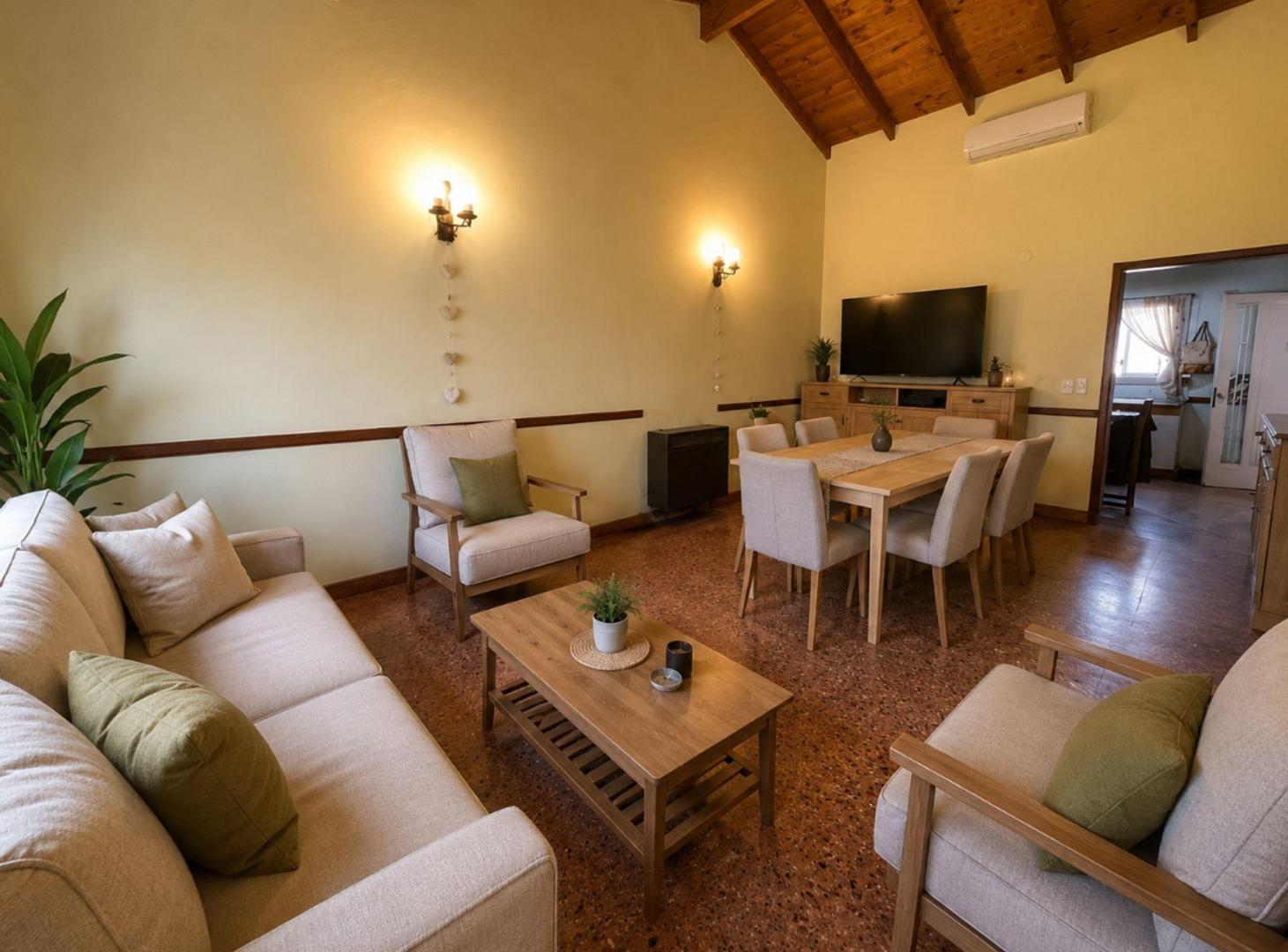 Foto de VENTA CASA 3 AMB COCHERA Y PILETA EN V. DE MAYO, imagen 5