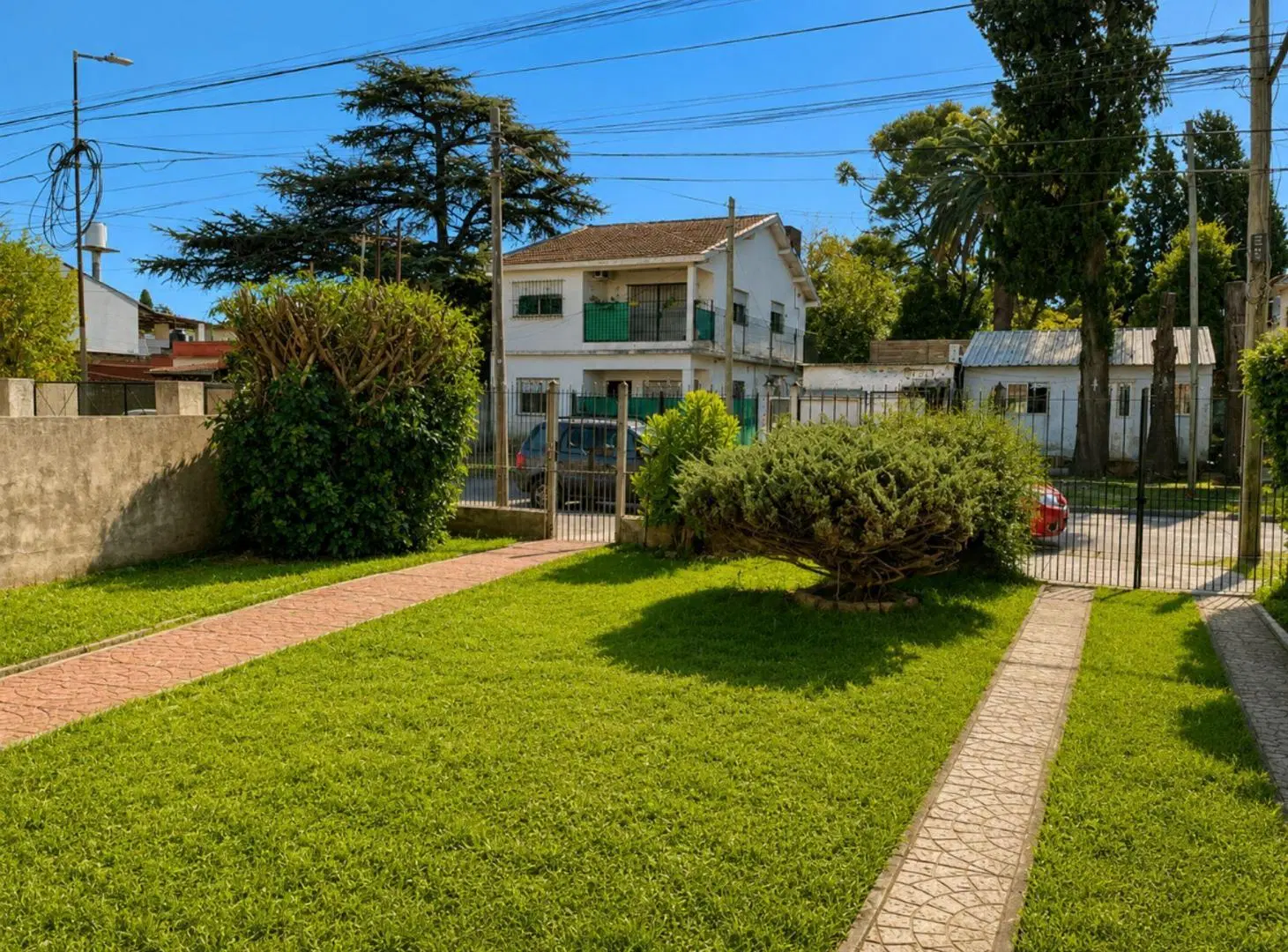 VENTA CASA 3 AMB COCHERA Y PILETA EN V. DE MAYO 4
