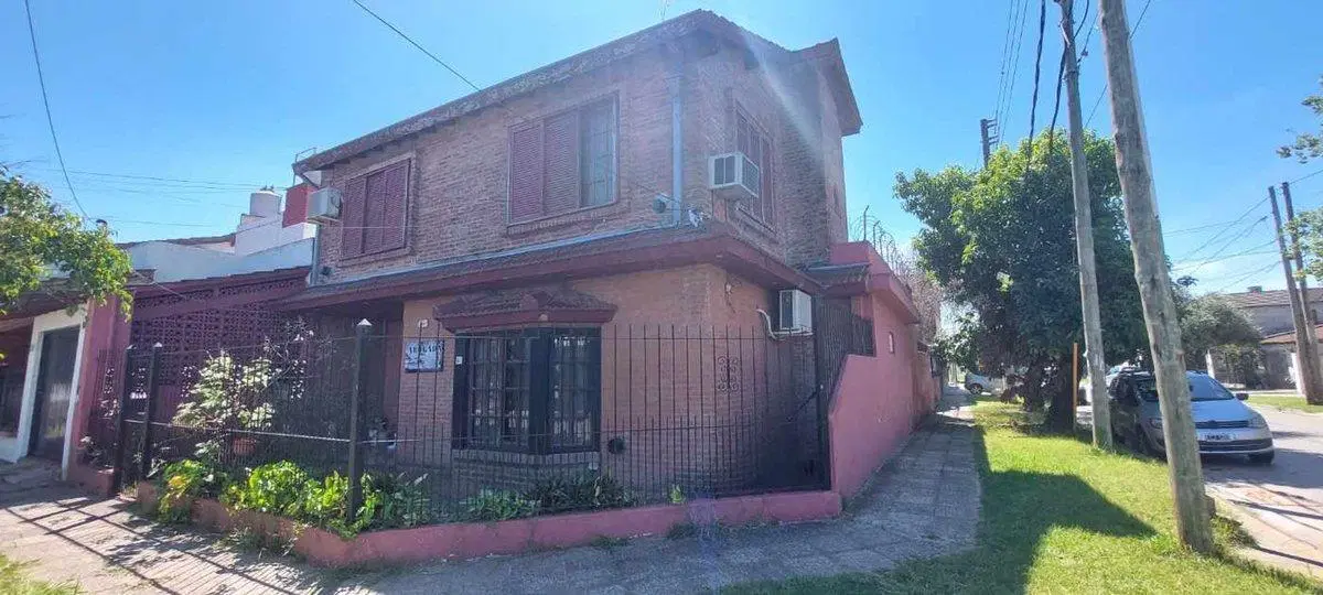 VENTA CASA 4 DORMITORIOS, LOS POLVORINES CENTRO 3