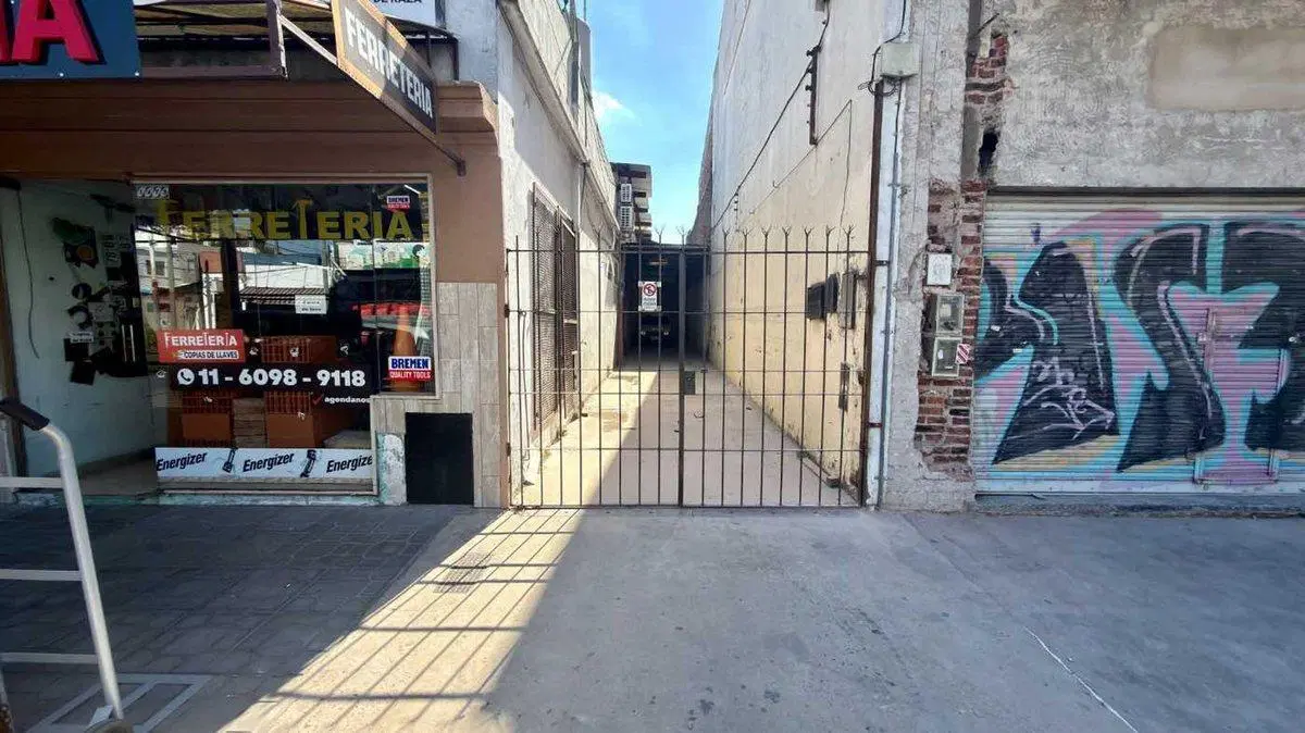 VENTA DEPOSITO/ GALPON 200 M2 CASEROS 5