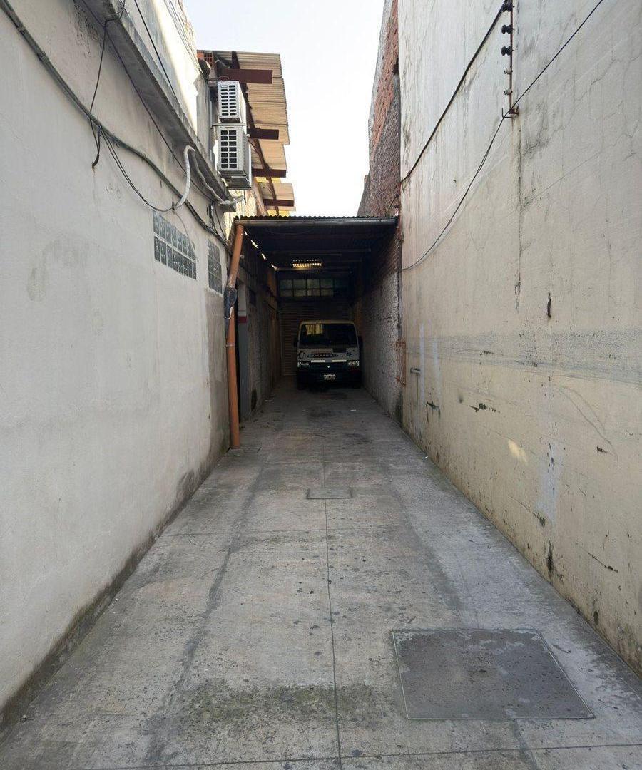 VENTA DEPOSITO/ GALPON 200 M2 CASEROS
