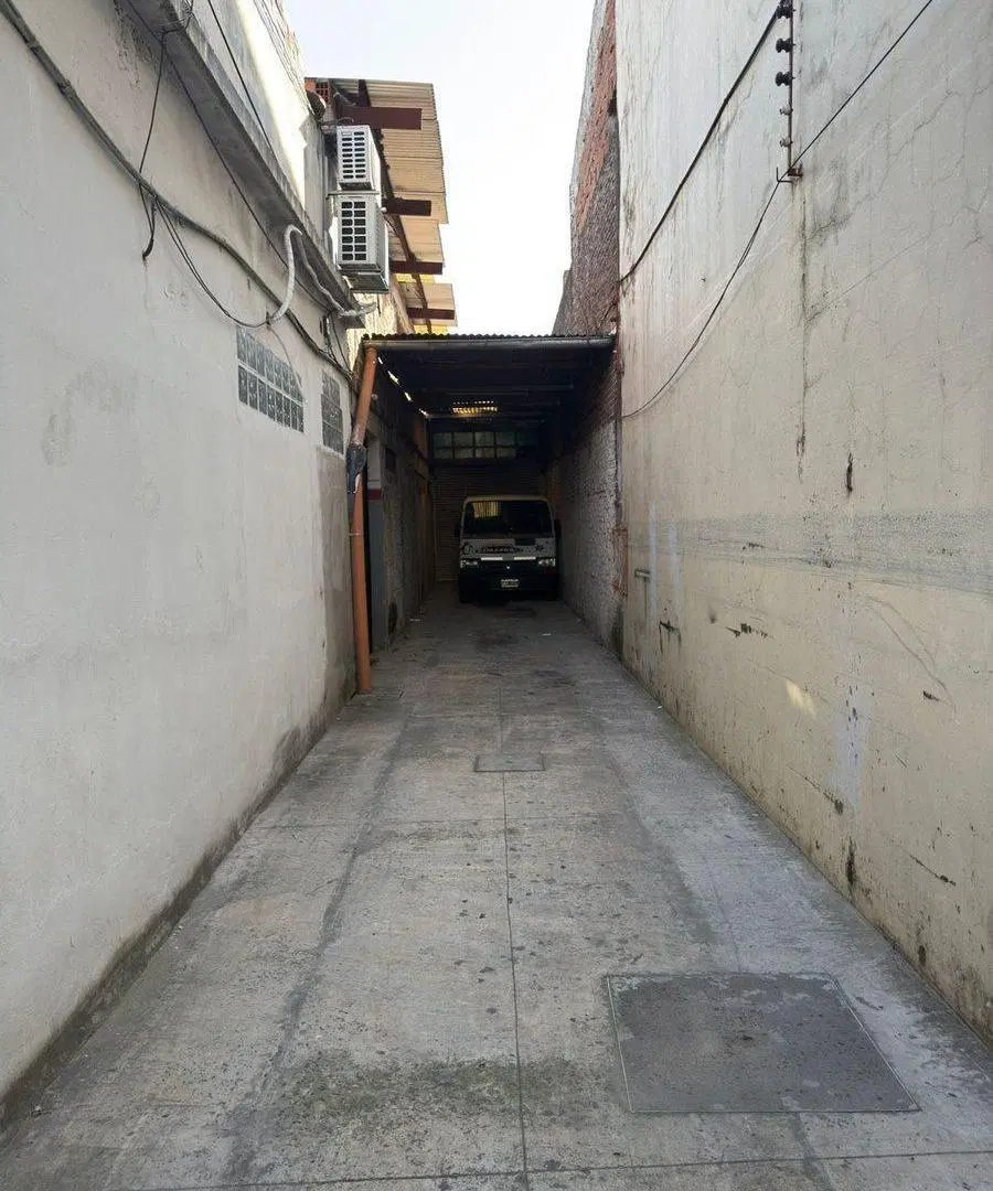 VENTA DEPOSITO/ GALPON 200 M2 CASEROS 3