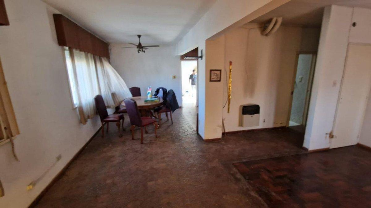 VENTA CASA 5 AMB. C/COCHERA A.CREDITO-GRAND BOURG