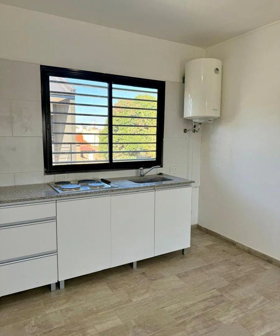 DEPARTAMENTO 3 AMB. C/ PATIO Y COCHERA 4