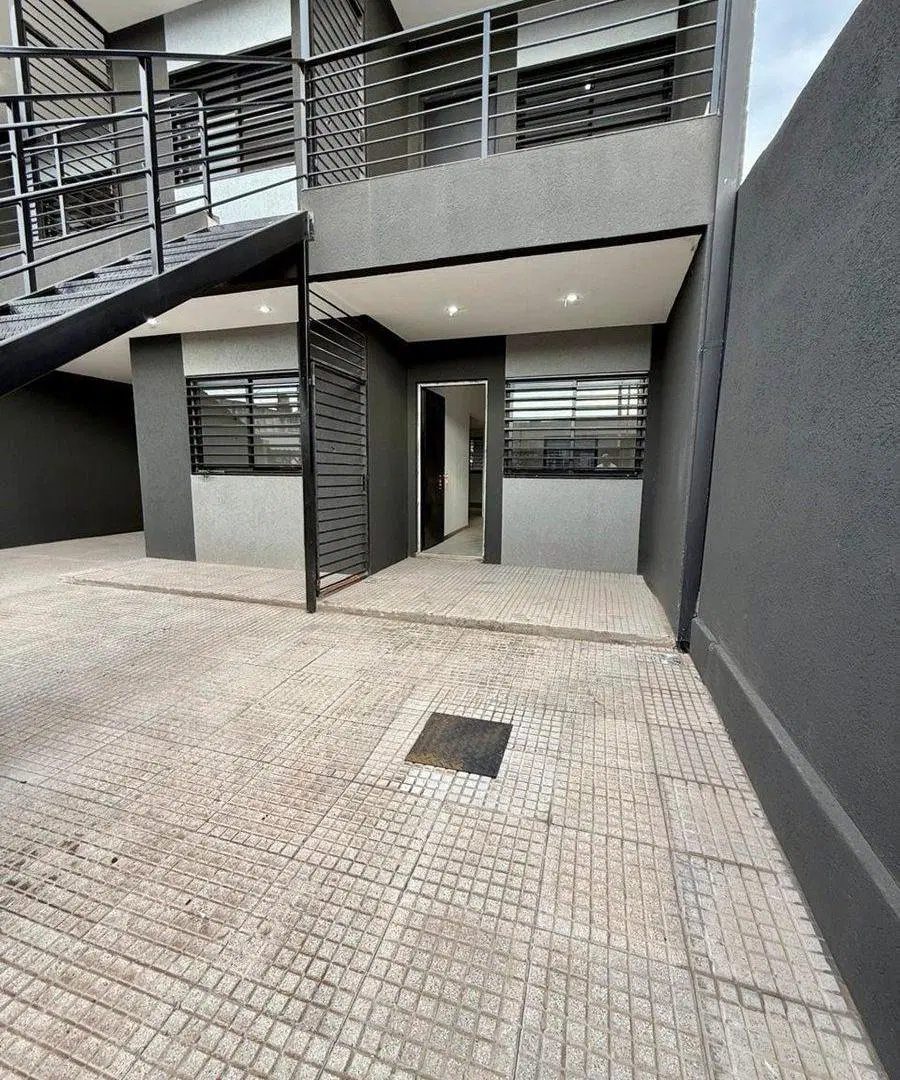 DEPARTAMENTO 3 AMB. C/ PATIO Y COCHERA 5