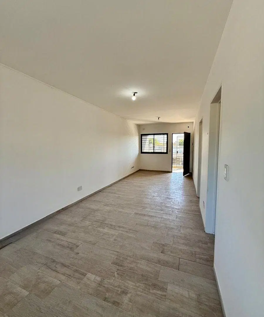 DEPARTAMENTO 3 AMB. C/ PATIO Y COCHERA 2