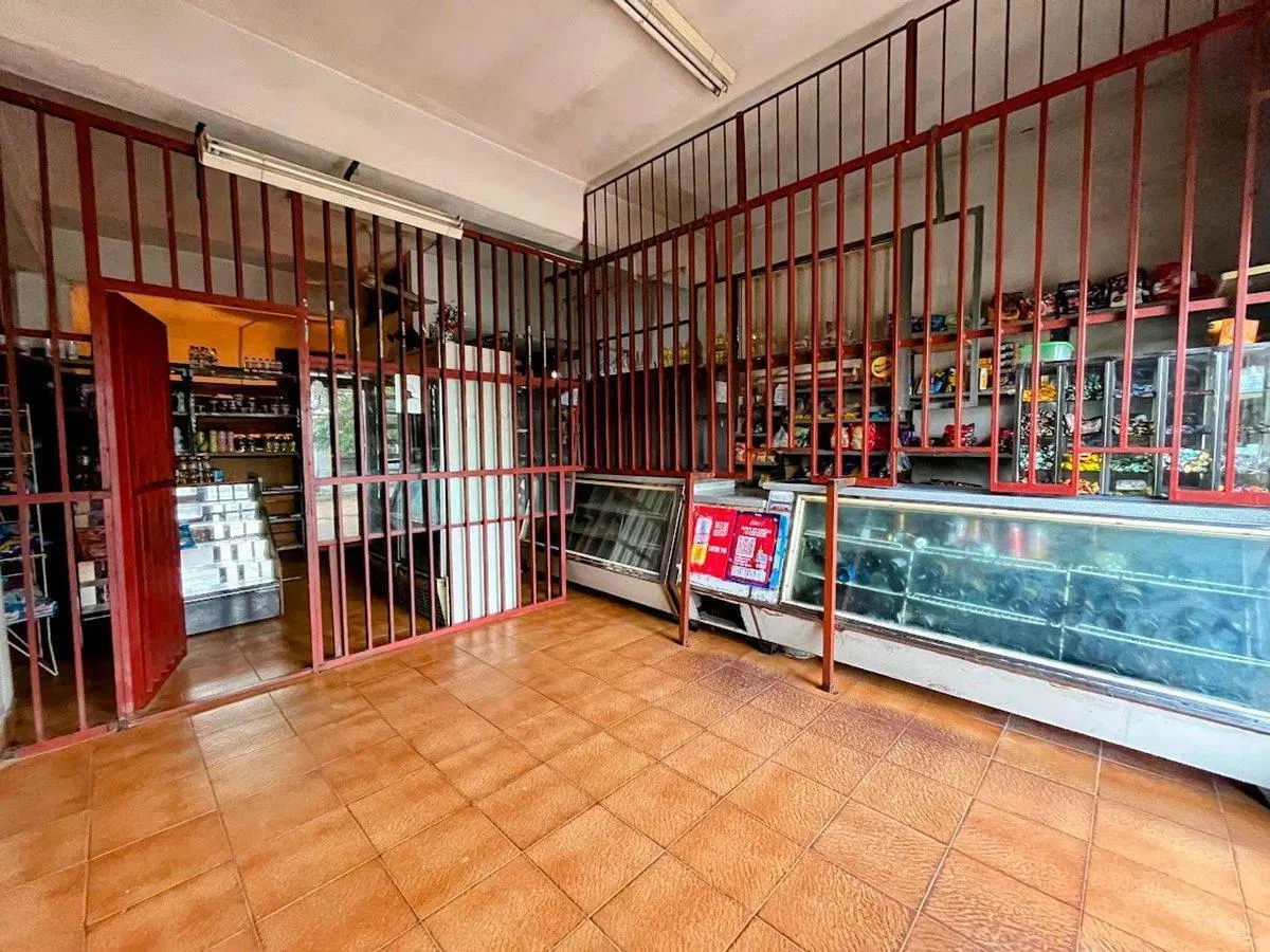 ALQUILER LOCAL 200 M² INGENIERO PABLO NOGUES 4