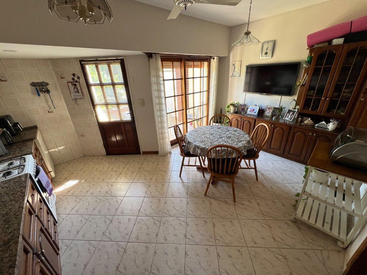 Foto de VENTA TRIPLEX 5 AMB CON JARDIN Y PARRILLA EN MORÓN, imagen 1