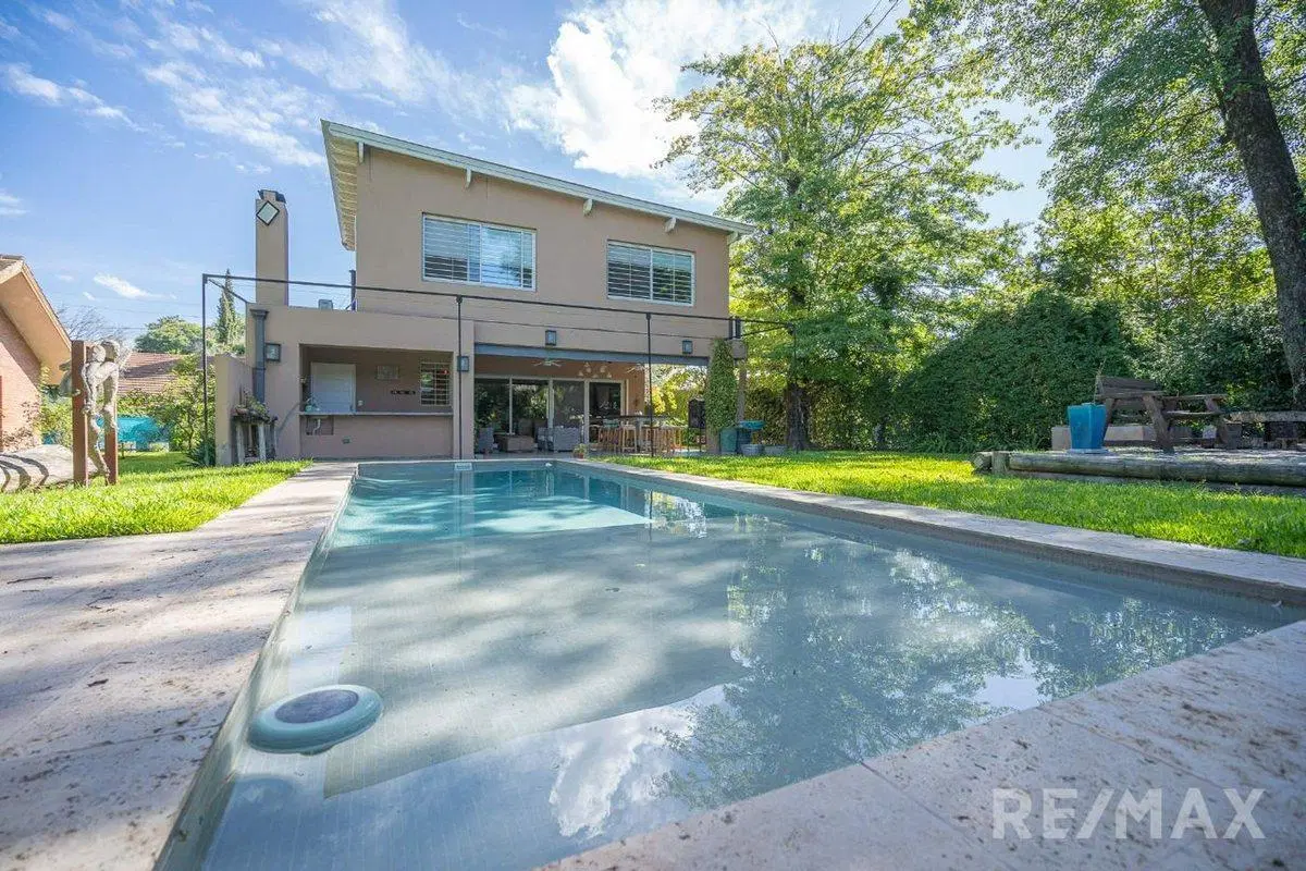 VENTA DE HERMOSA CASA EN BELLA VISTA 4