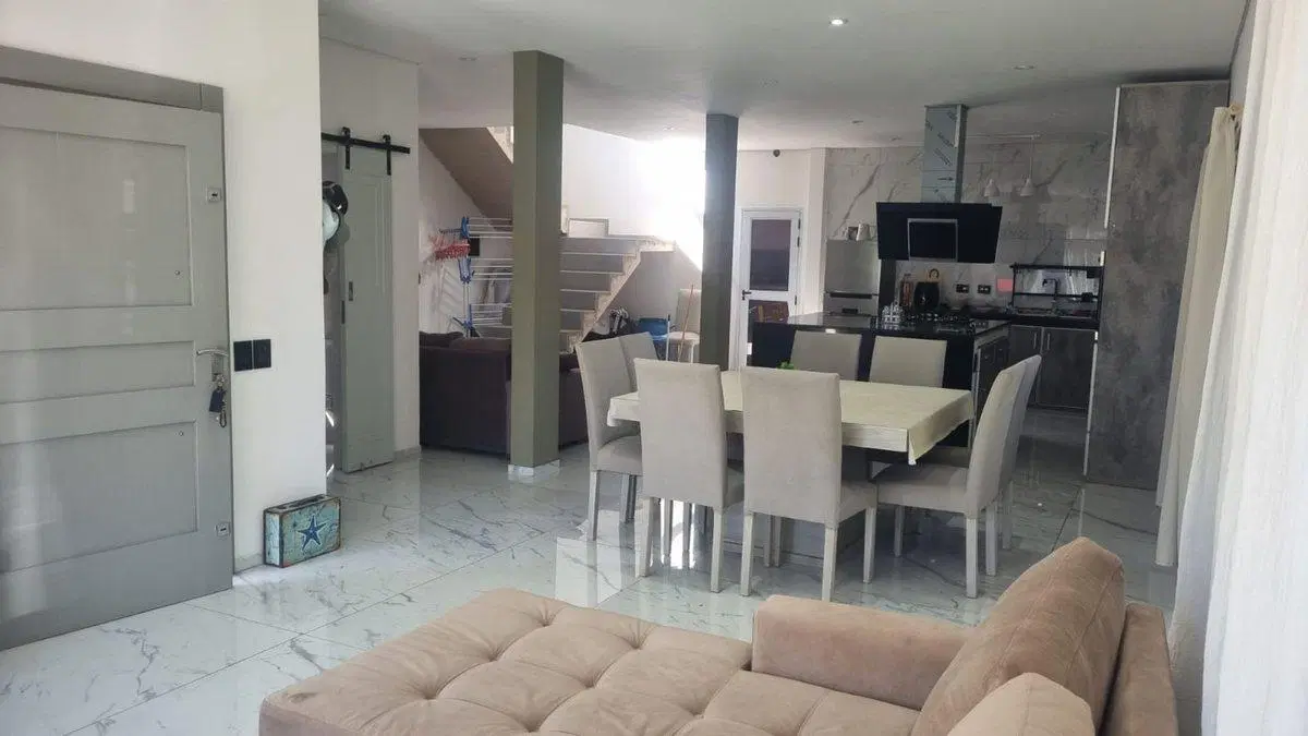 VENTA CASA 4 AMB Y LOTE LOMA LINDA 5