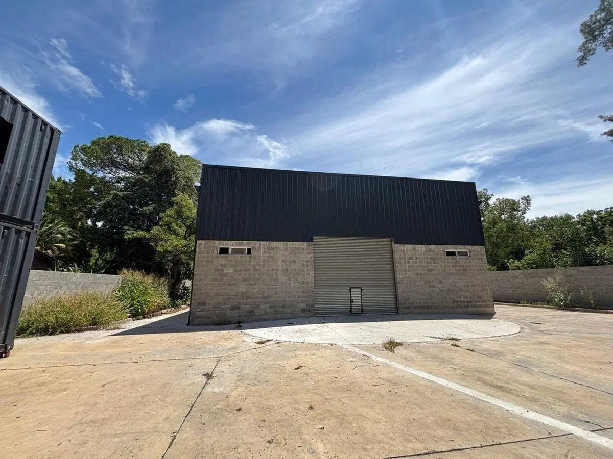 Local Doble Altura mas Oficinas a estrenar 3