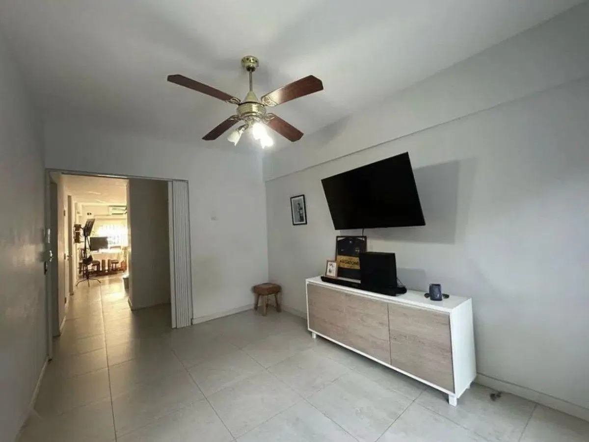 VENTA PH 4 AMB P.BAJA  PATIO Y COCHERA V. URQUIZA 4