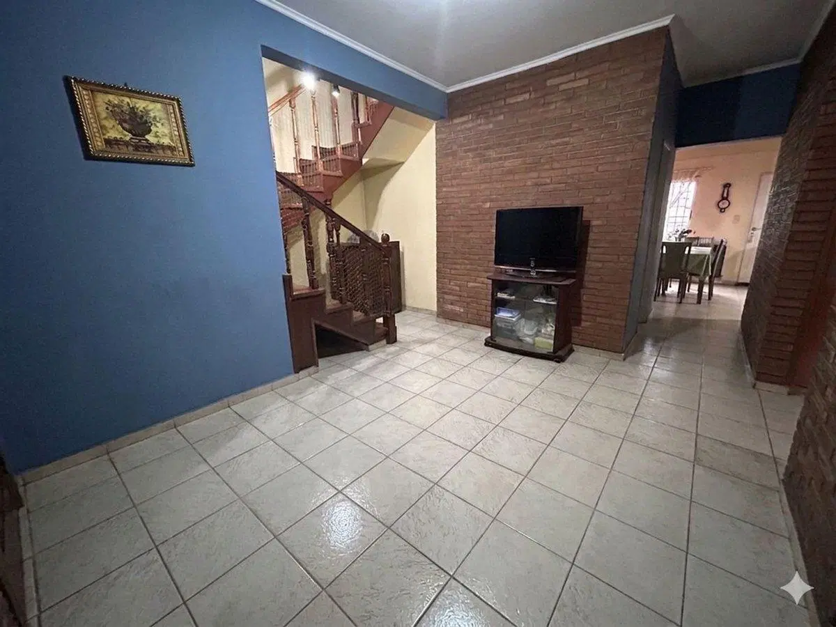 Venta casa 4 amb. cochera, patio y quincho J.C.Paz 5