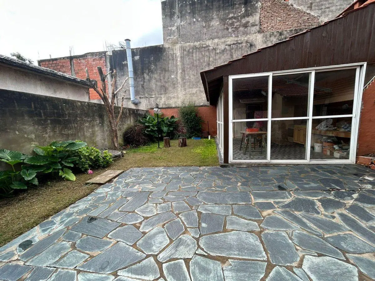 Venta casa 4 amb. cochera, patio y quincho J.C.Paz 3