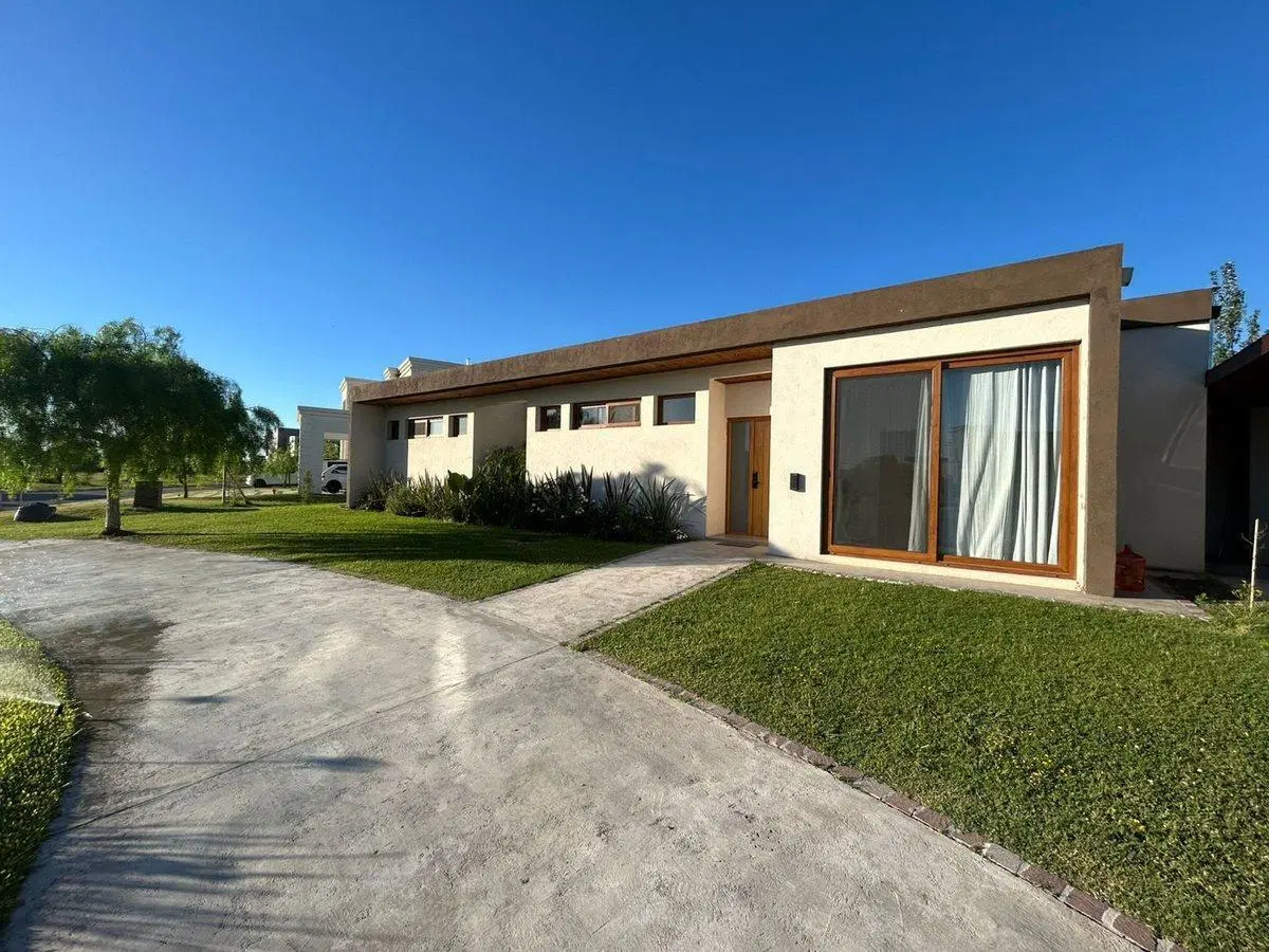 Venta Casa 4 ambientes San Sebastian Area 6 5