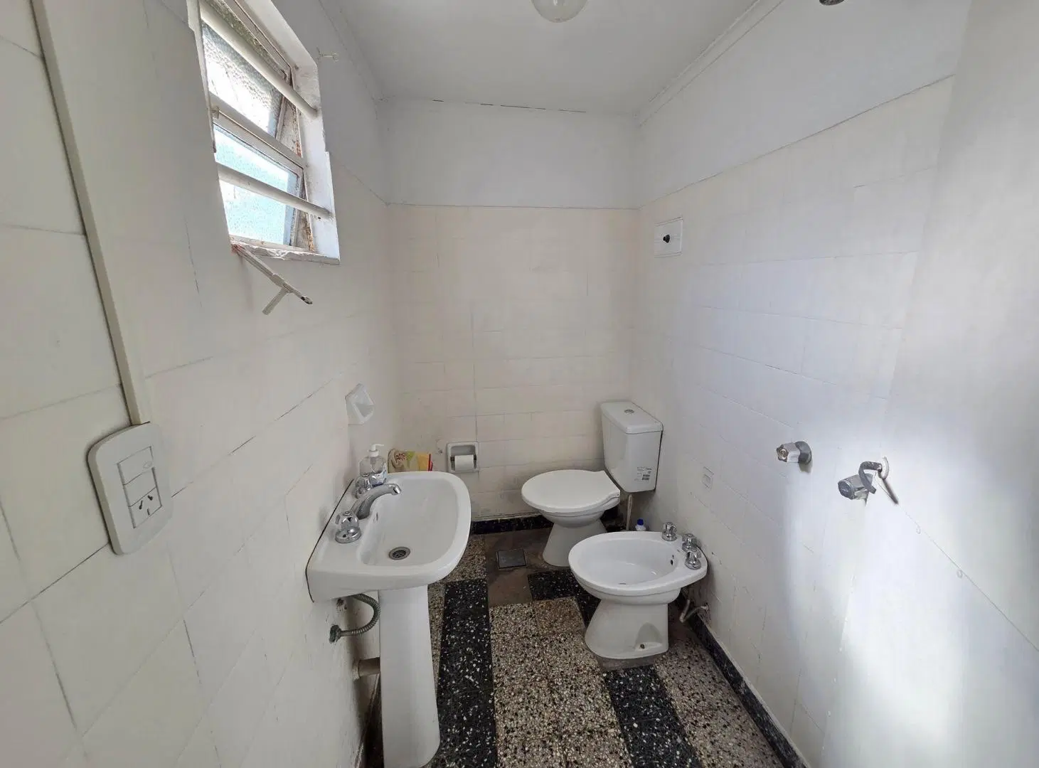 VENTA 4 DEPARTAMENTOS CON RENTA VILLA BOSCH 8