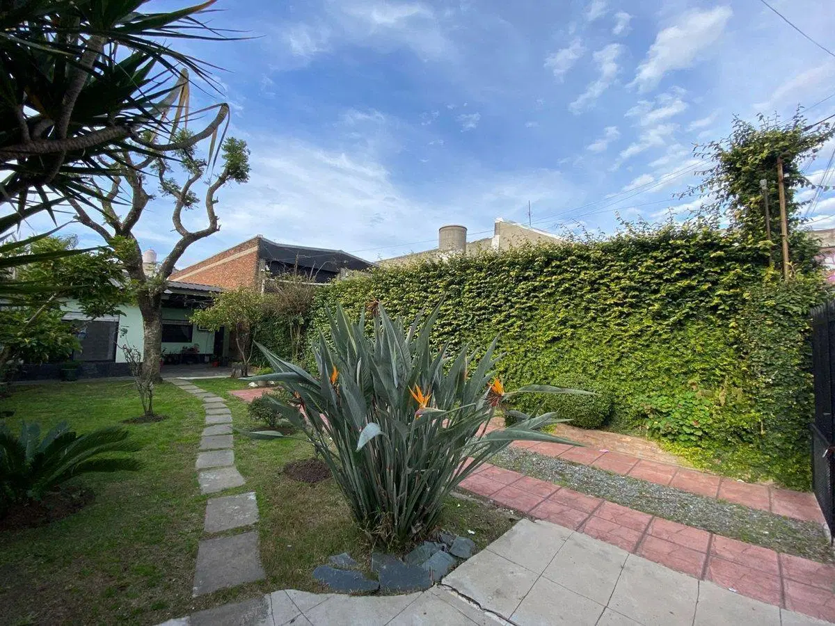 VENTA PH CASA MORON 2