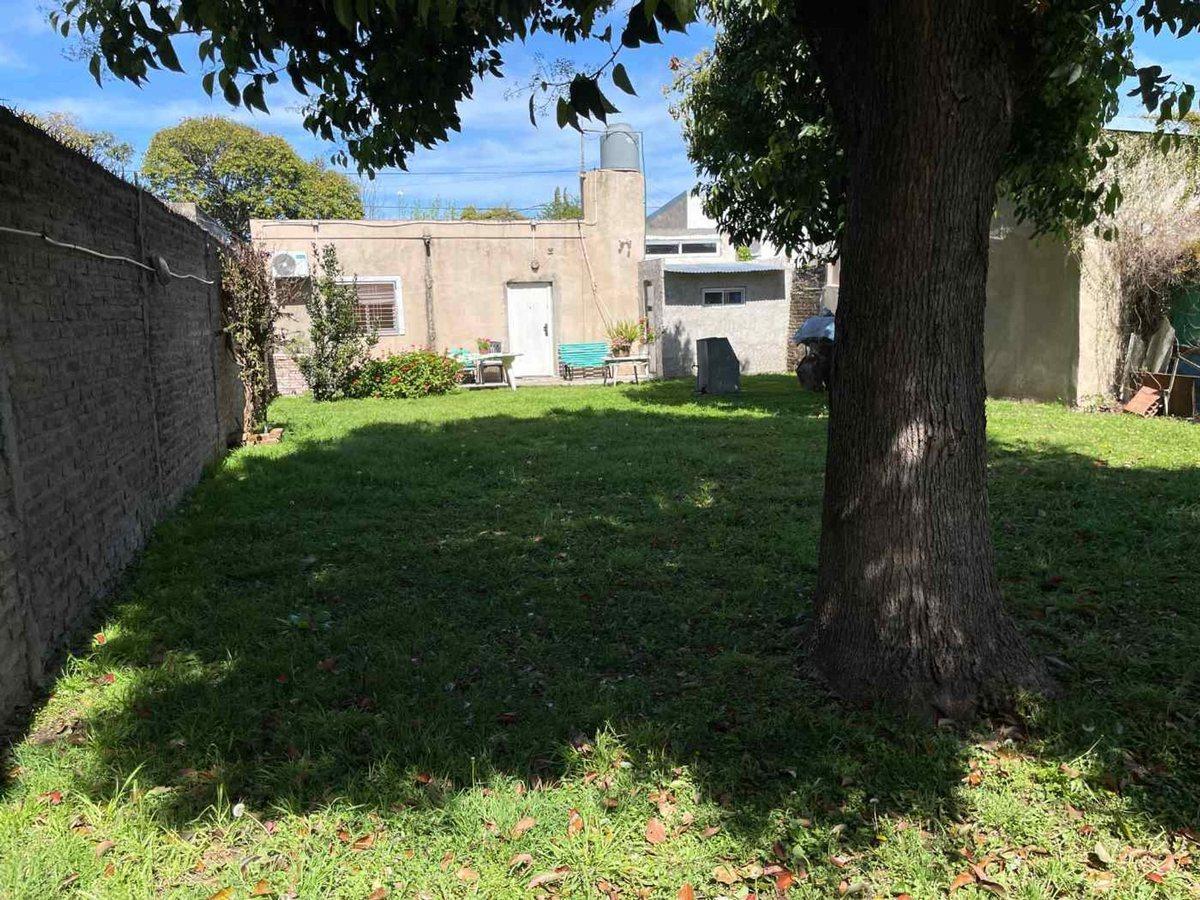 Foto de VENTA CASA 3 AMB CON AMPLIO PARQUE EN SOURDEAUX, imagen 3