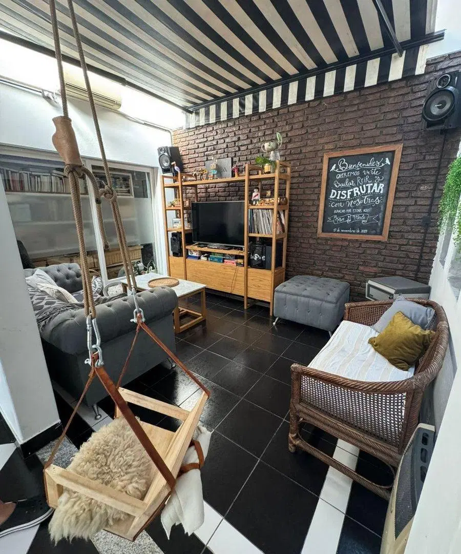 VENTA CASA 5 AMB CON QUINCHO Y PILETA-CASTELAR SUR 2