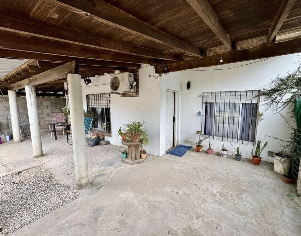 VENTA/ PERMUTA CASA 4 AMB. CON COCHERA - MORENO 5