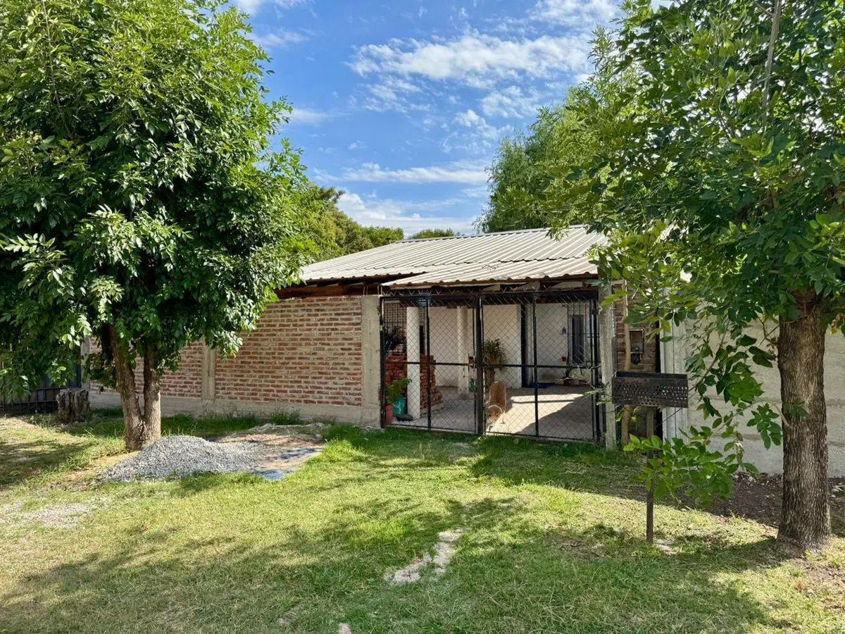 VENTA/ PERMUTA CASA 4 AMB. CON COCHERA - MORENO 2