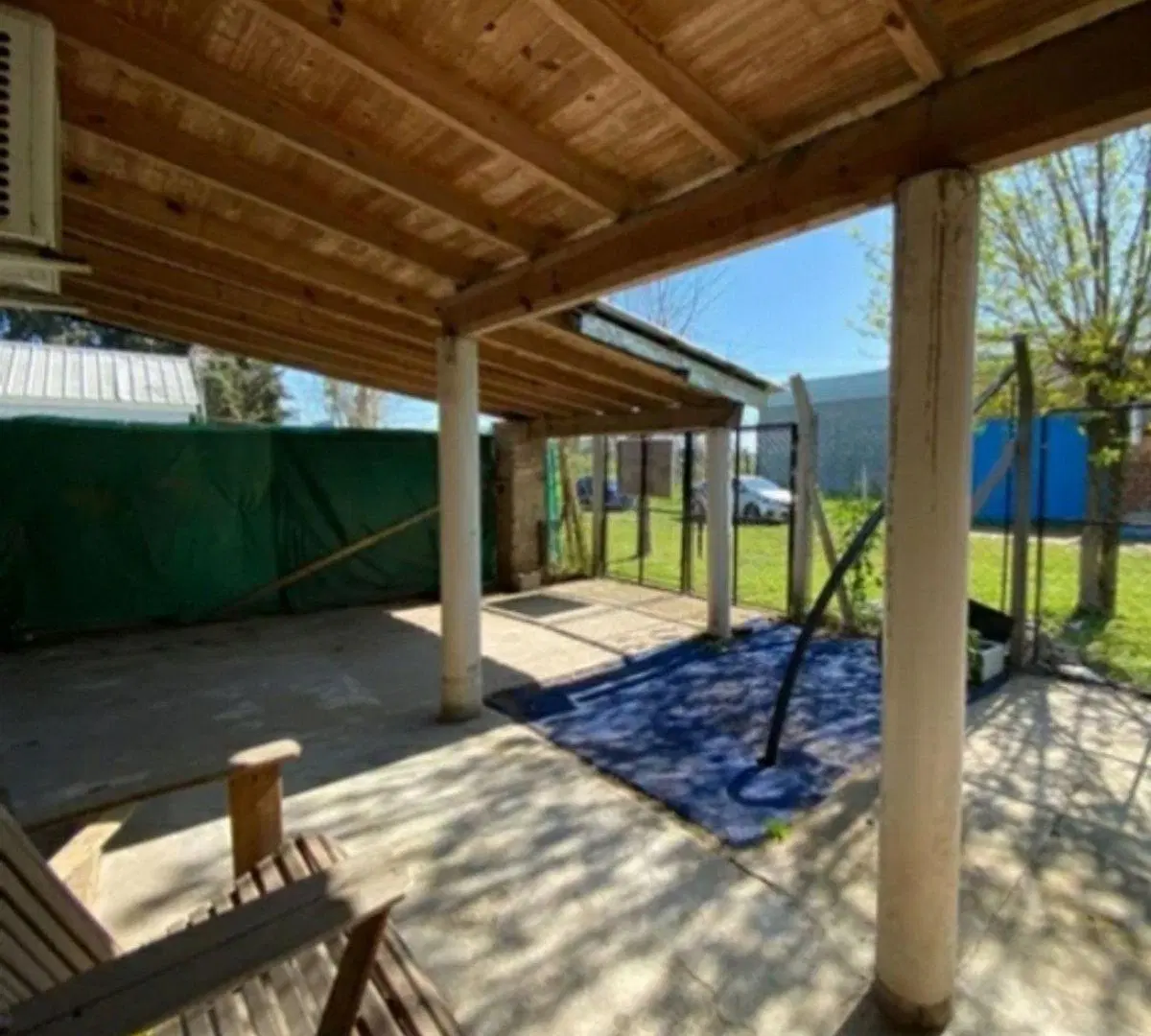 VENTA/ PERMUTA CASA 4 AMB. CON COCHERA - MORENO 4