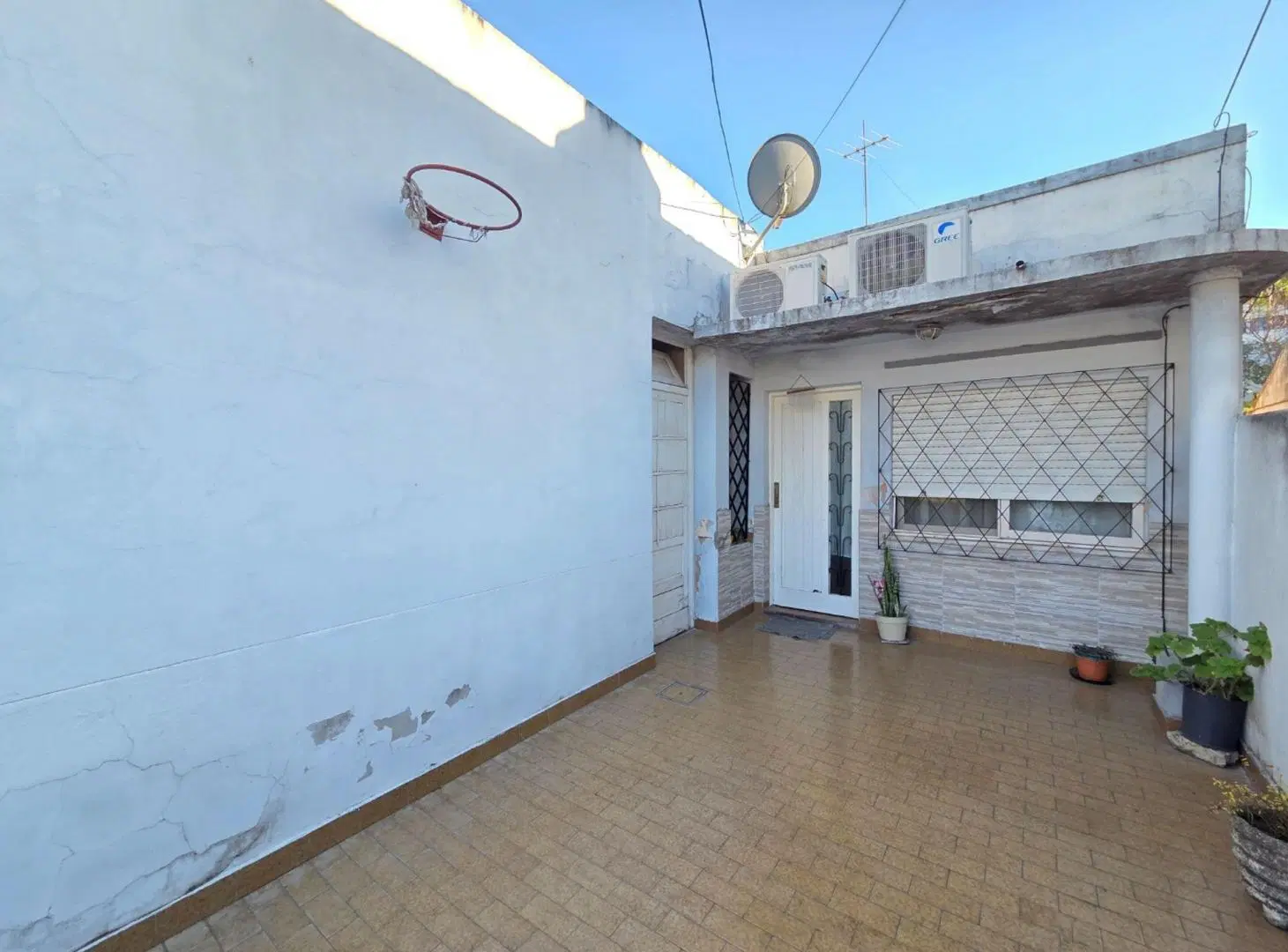 VENTA CASA 2 DORMITORIOS COCHERA PATIOS CASEROS 5