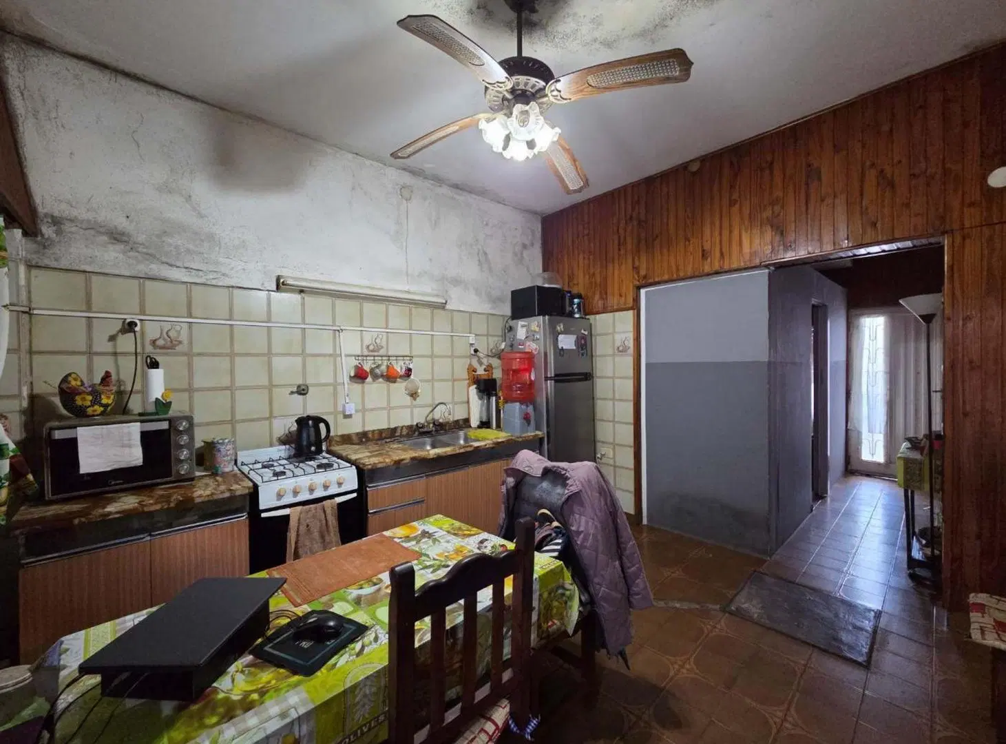 VENTA CASA 2 DORMITORIOS COCHERA PATIOS CASEROS 4