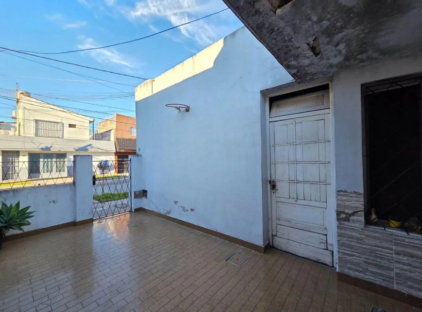 VENTA CASA 2 DORMITORIOS COCHERA PATIOS CASEROS 2
