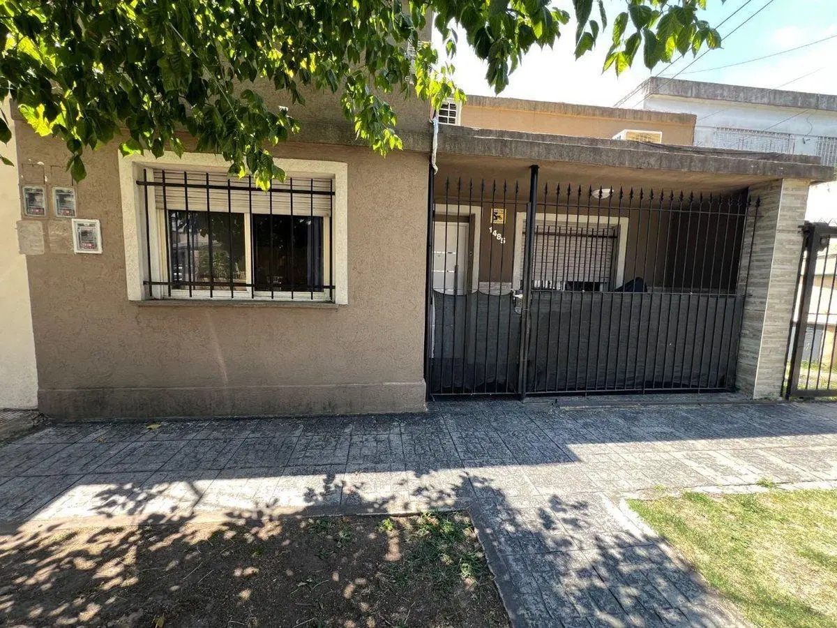 CASA 3 AMBIENTES RECICLADA EN VENTA – CASTELAR 5